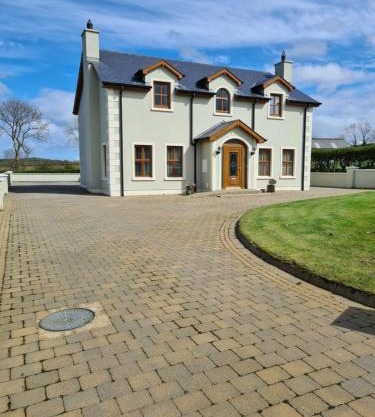 Ballyloskey House