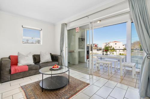 Balmoral Heights 20 by Host Agents