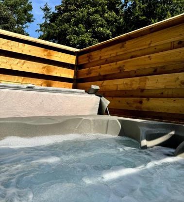 Balor 1 - Hot Tub-Perth-Pets