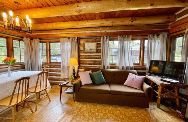 Balsam Lake Villa Cottages: 2-Bedroom Cottage #12