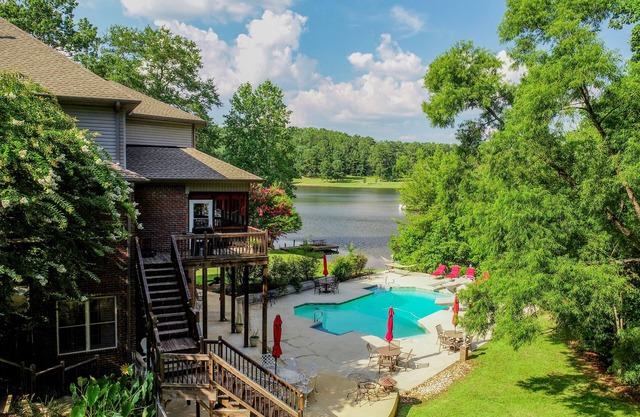 Bama Lakeside Retreat! PISCINAS, LAGO, BARCO, JUEGO! Mal. Estado y Missouri disponible.