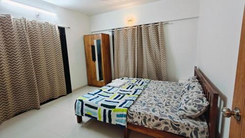 Bamboo Stays Vibrant 2bhk Apt Nr Jupiter Hsp