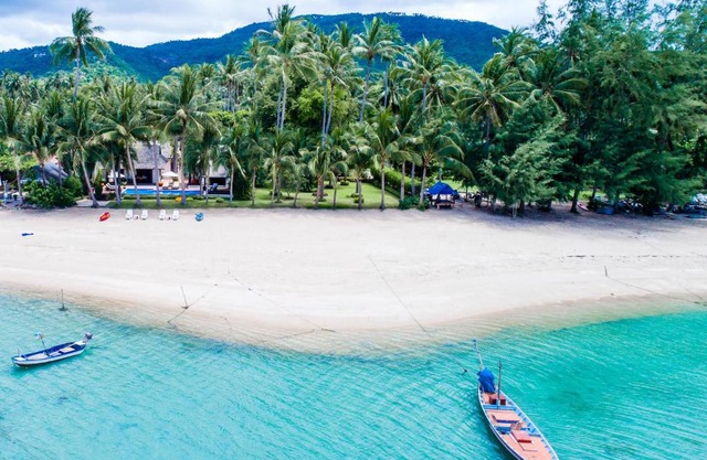 Ban Laem Sor - Tropical Beachfront Retreat