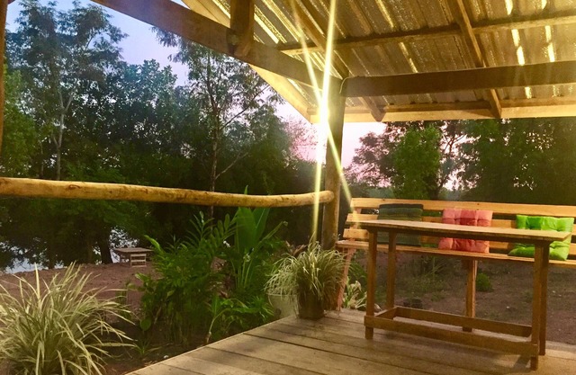 Ban Rim Nam (casa junto al lago)