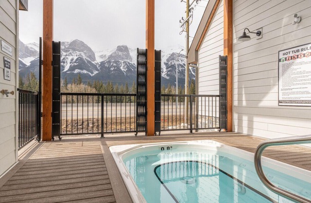 Banff Gateway Villa | Hot Tub | Parking