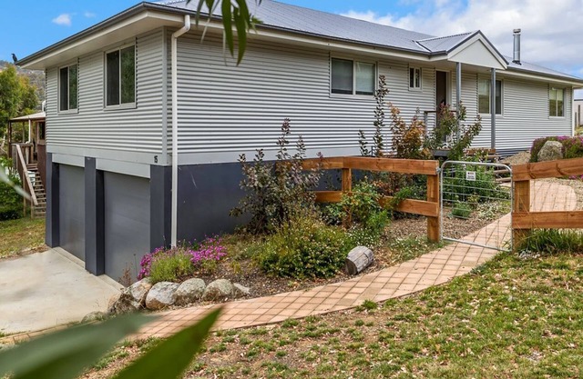 Banksia 15 3 bedroom house with wood outdoor sauna