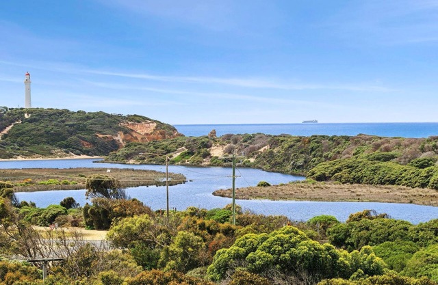 Banksia Haven - Coastal retreat near Fairhaven Beach