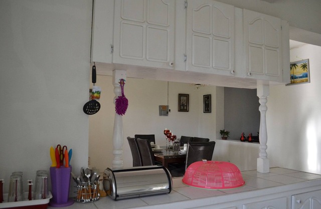 BARBADOS !!! The Perfect Holiday Getaway- Balihai Beach View Apt