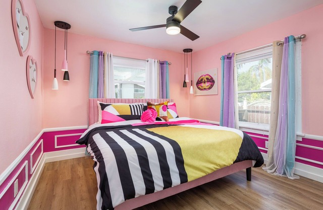 Barbie House - Themed Luxury 2 BR, 1 Mile to Beach and Close to Downtown LB!