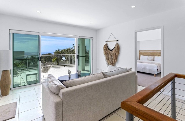 Barefoot Beach Abode, Castaways Beach