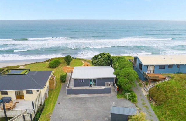 Barefoot Break – Pukehina Beach House