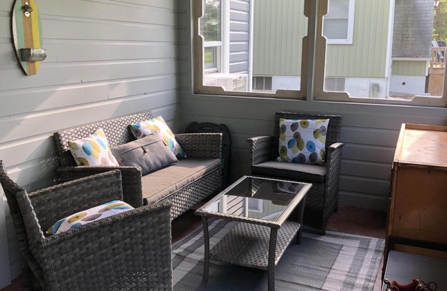 BarefootonPelee: Bungalow