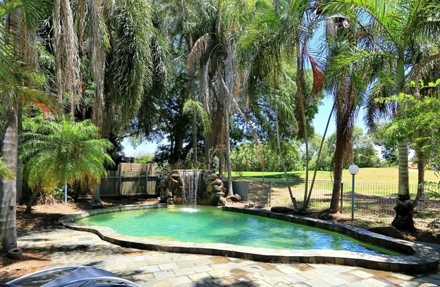 Bargara Gardens Motel & Holiday Villas