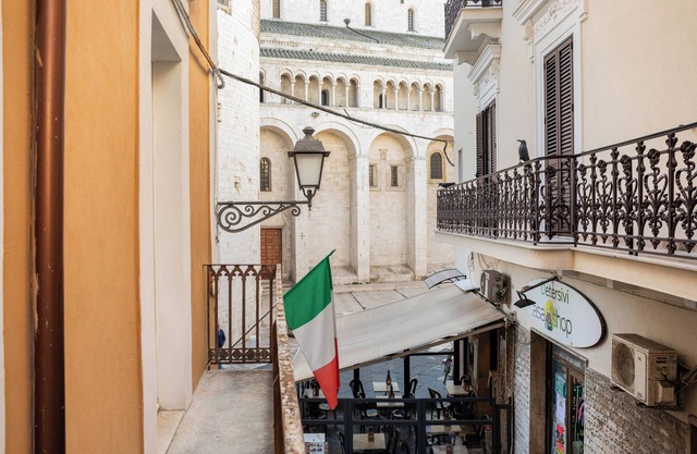 Bari LandLord 8