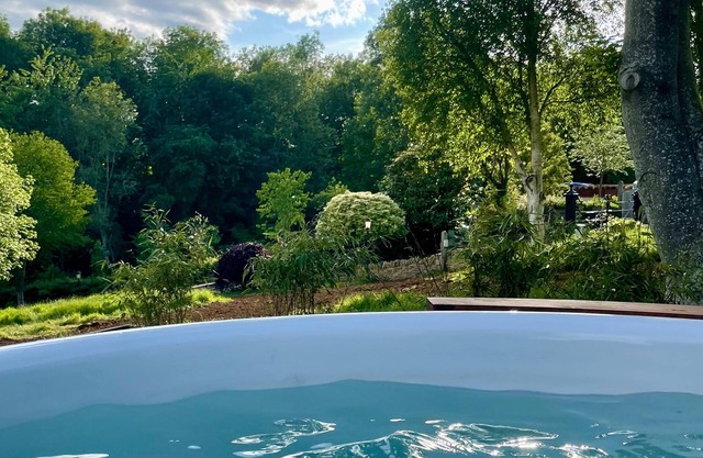 BARLEY HILL HOUSE, pet friendly, with hot tub in Chipping Norton