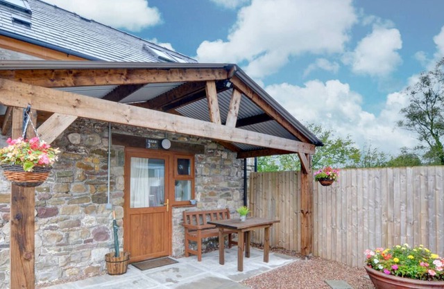 Barn 3 - Chicken in Ystradgynlais