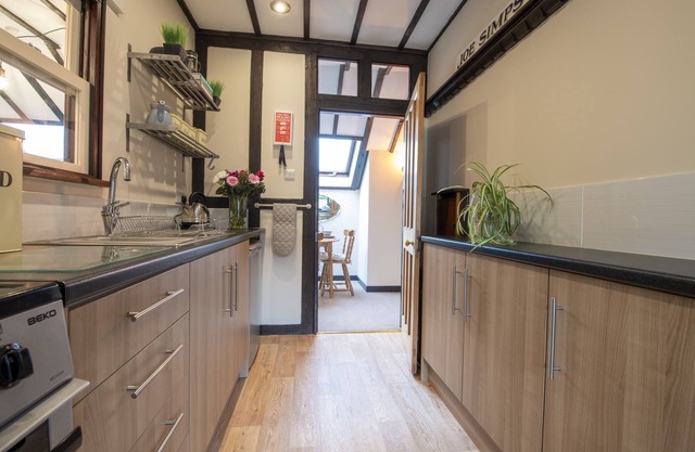 BARN HOUSE MEWS, family friendly, with a garden in Gainford