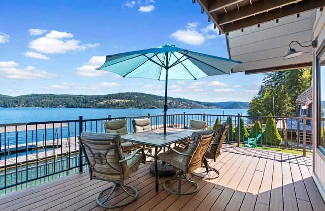 Barn Owl Cabin - Lakefront Home with a Private Dock