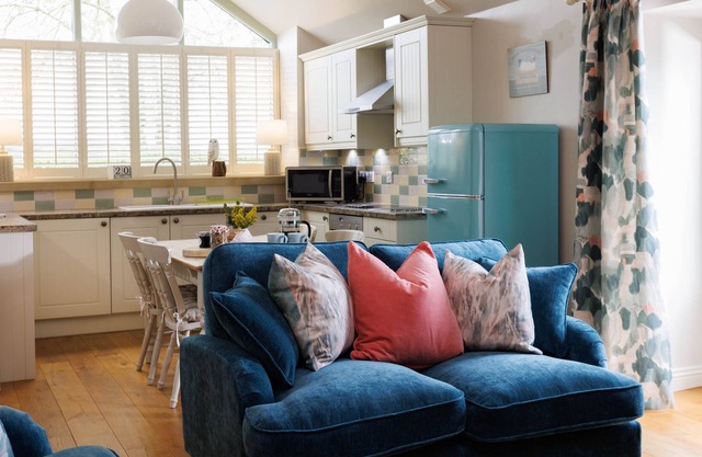Barn Owl Cottage - sleeps 4 guests in 2 bedrooms