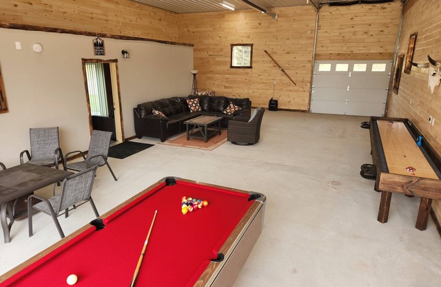 BARNDOMINIUM "Knotty Pines Cabin", Minutes from ORV Trails.