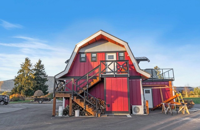 Barndominium on Scenic 5-Acre Farm on Pitt River