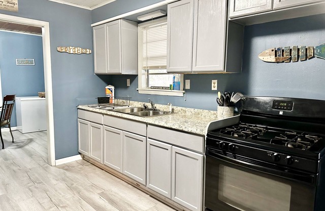 Barnhouse on the Bend! Cozy Camp Seconds from Cypress Bend Golf & Resort!