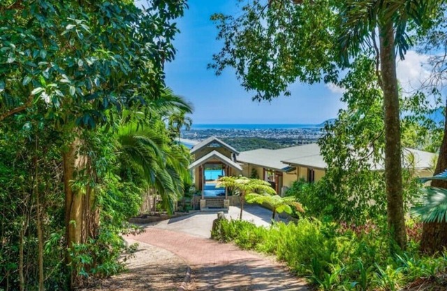 Barong, luxury Home overlooking Cairns. Privacy + search barongcairns.com