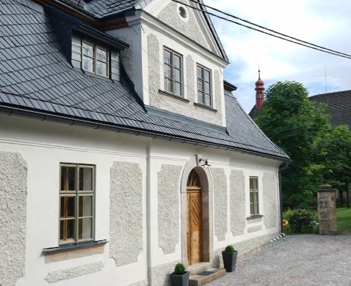 Baroque chaplain house Kaplanka 1796 A. D. - historical luxury apts in Bohemian Paradise
