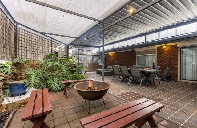 Barossa- Lyndoch-Sleeps 10-Spacious/Spa/Wifi/Foxtel - Groups/ Family and Pets