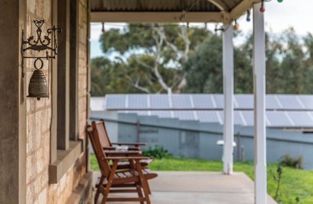 Barossa Valley - Angaston -Complimentary bottle of wine on arrival