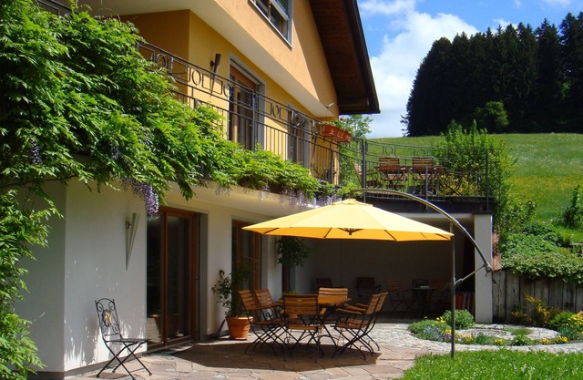 Barrier-free Allgäuwinkel holiday home - free space for up to 14+2 people