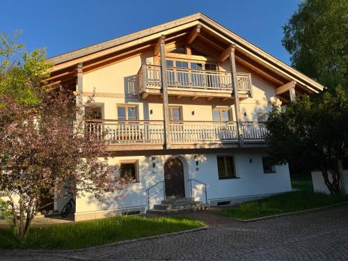 Barrierefreie 3-Zi.-Ferienwohnung mit Gartenzugang in ruhiger, zentrumsnaher Lage