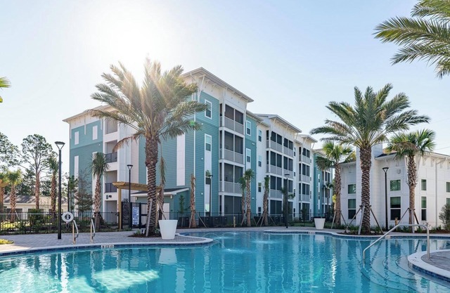 Barsala l Upscale 1BD Beach Living w/Resort-Style Pool
