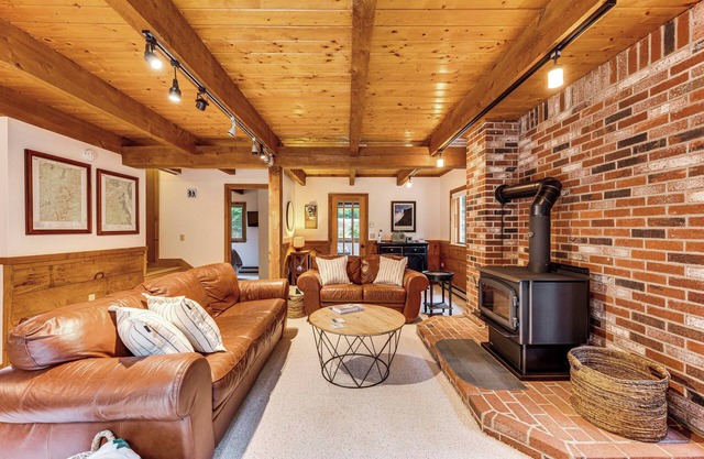 Bartlett Vacation Rental w/ Wraparound Deck!