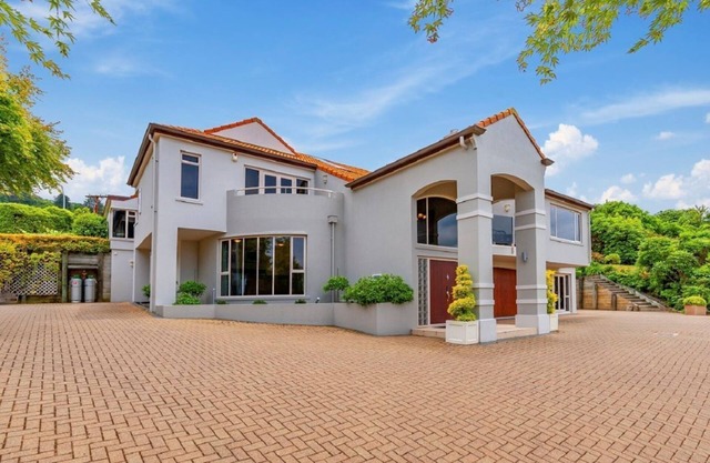 Base: 14 Extra: $40 27 Te Urunga Place