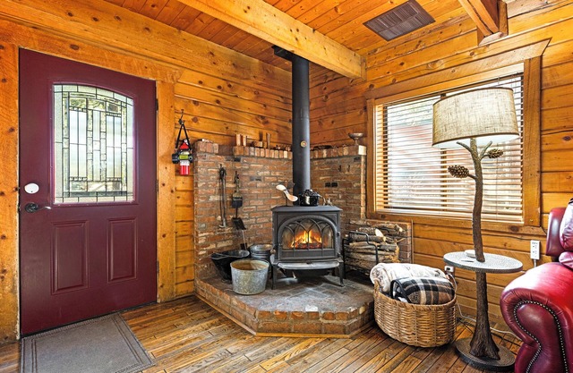 Basecamp Cabin: Log Cabin Near Trails Central to Grand Canyon Sedona Williams
