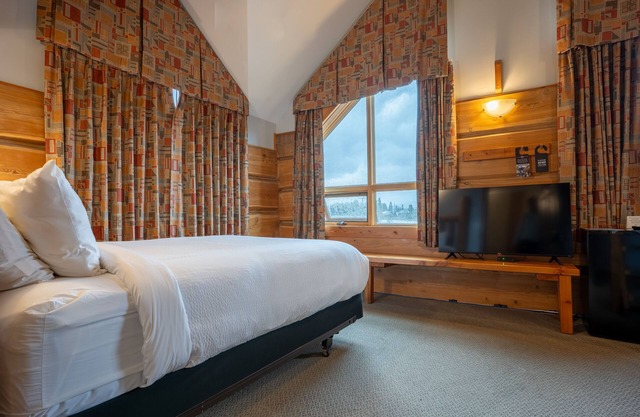 Basecamp Lodge Golden