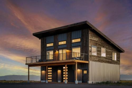 Basecamp Stays: Teton Views Huge Deck Stargazing