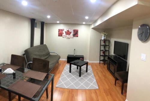 Basement Apartment in Richmond Hill