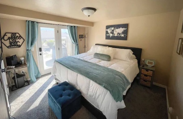 Basement Cozy 1B w Family Room - Private entrance