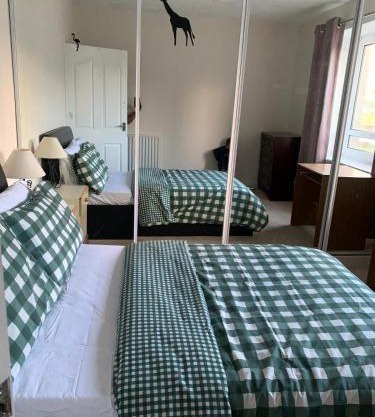Basic city kings st view 2 bed