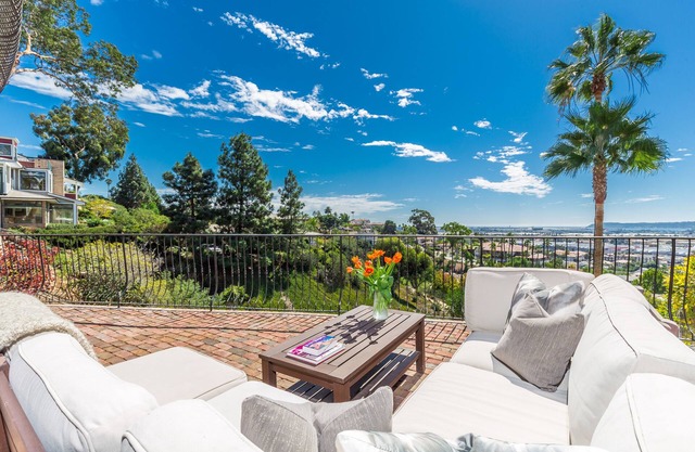 Precioso 3 BR / 3BA Cape Cod en el corazón de San Diego - Recién construido