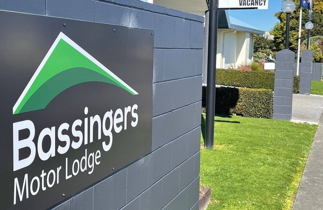 Bassingers Motor Lodge