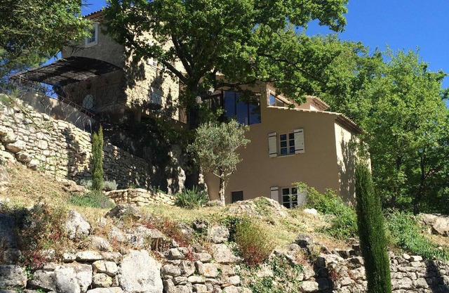 Bastide cerca del pueblo y la ubicación aislada, grandes vistas de la Gran Luberon