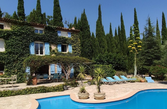 Quiet bastide and greenery