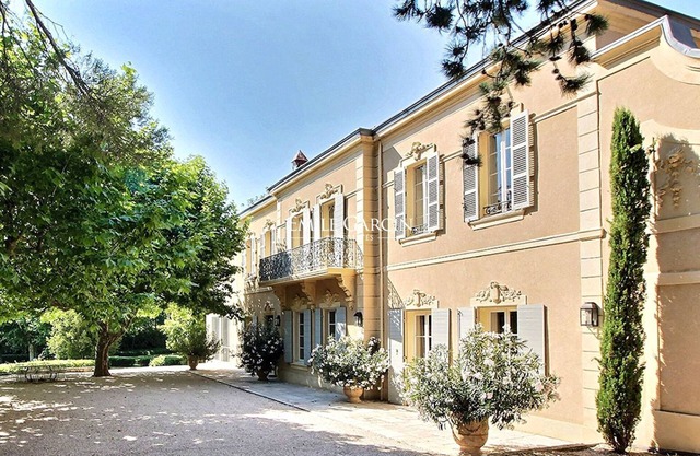 Bastide for rent in Lambesc, majestic estate with tennis court