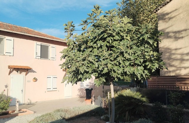 Bastide provenzal in the county and 5 km from the beach
