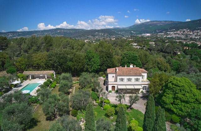 Bastide Hermitage - in olive grove