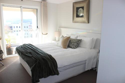 Battery Point Apartment on Hampden