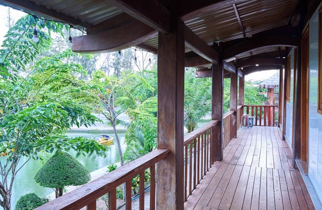 Bau Trang U and Me Resort